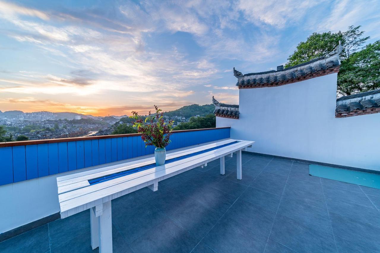 Phoenix Best River View B&B Fenghuang Exteriör bild