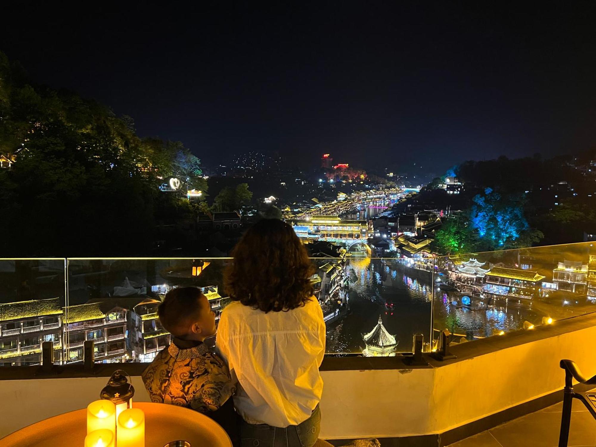 Phoenix Best River View B&B Fenghuang Exteriör bild