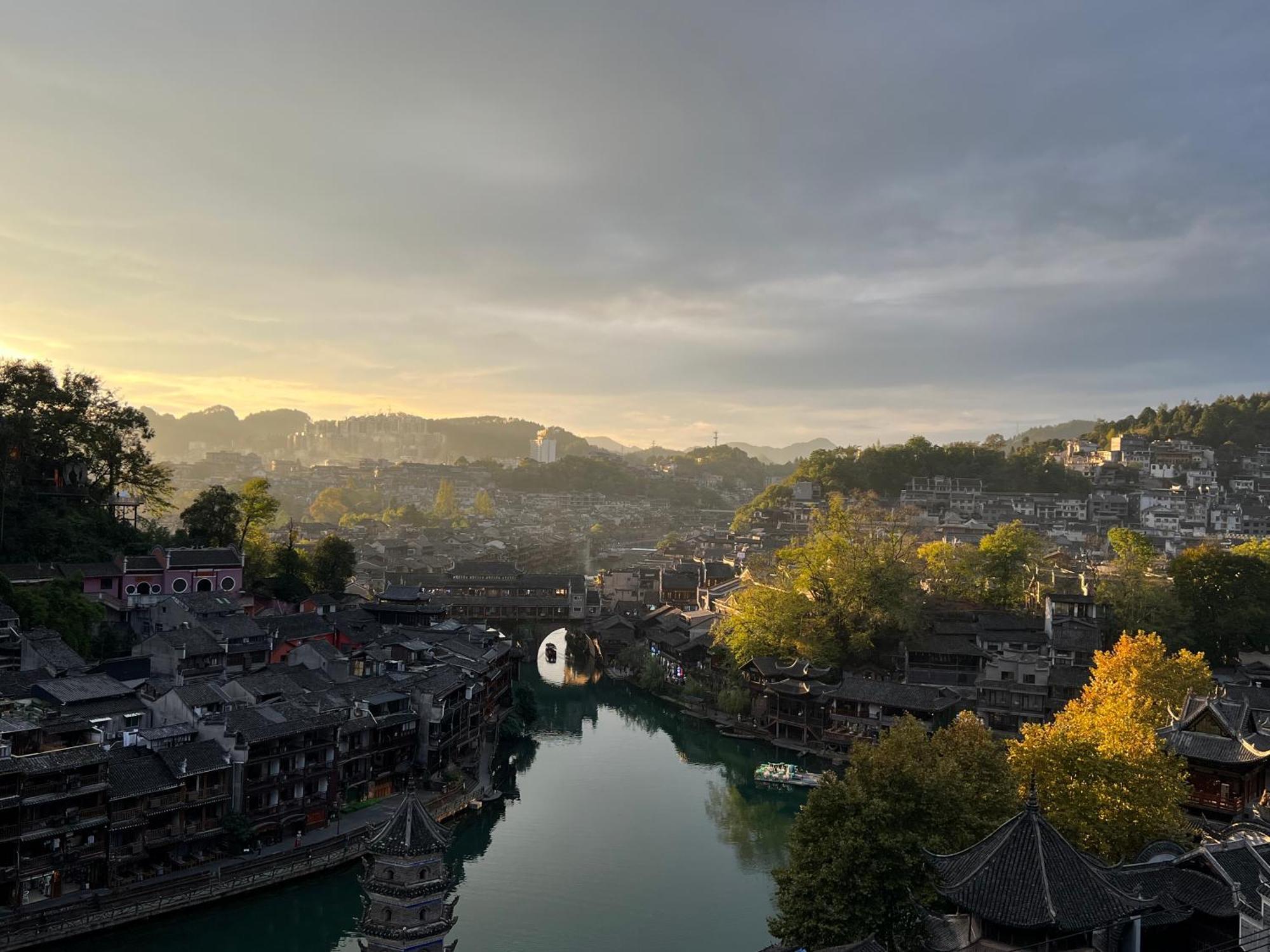Phoenix Best River View B&B Fenghuang Exteriör bild
