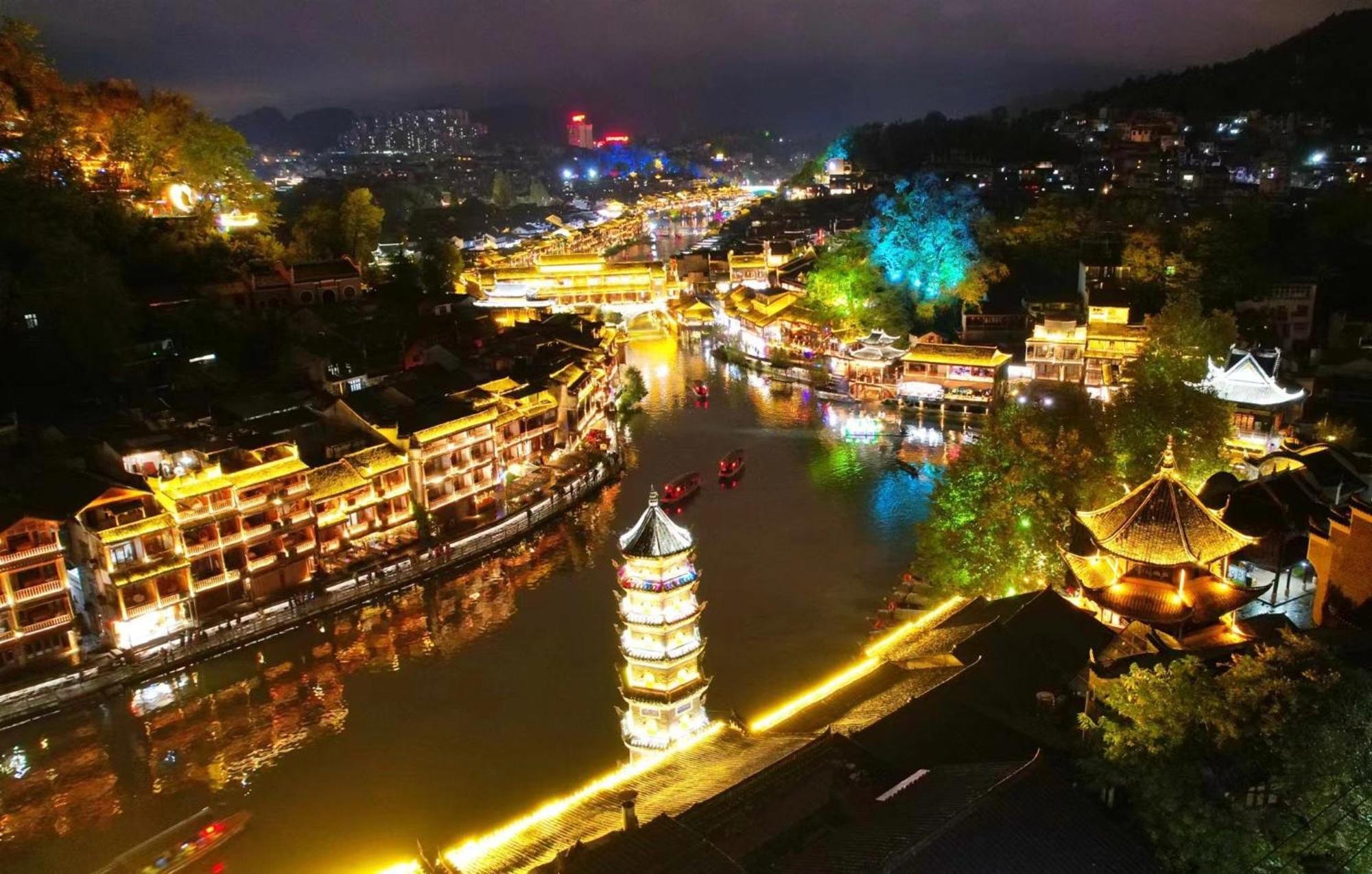 Phoenix Best River View B&B Fenghuang Exteriör bild