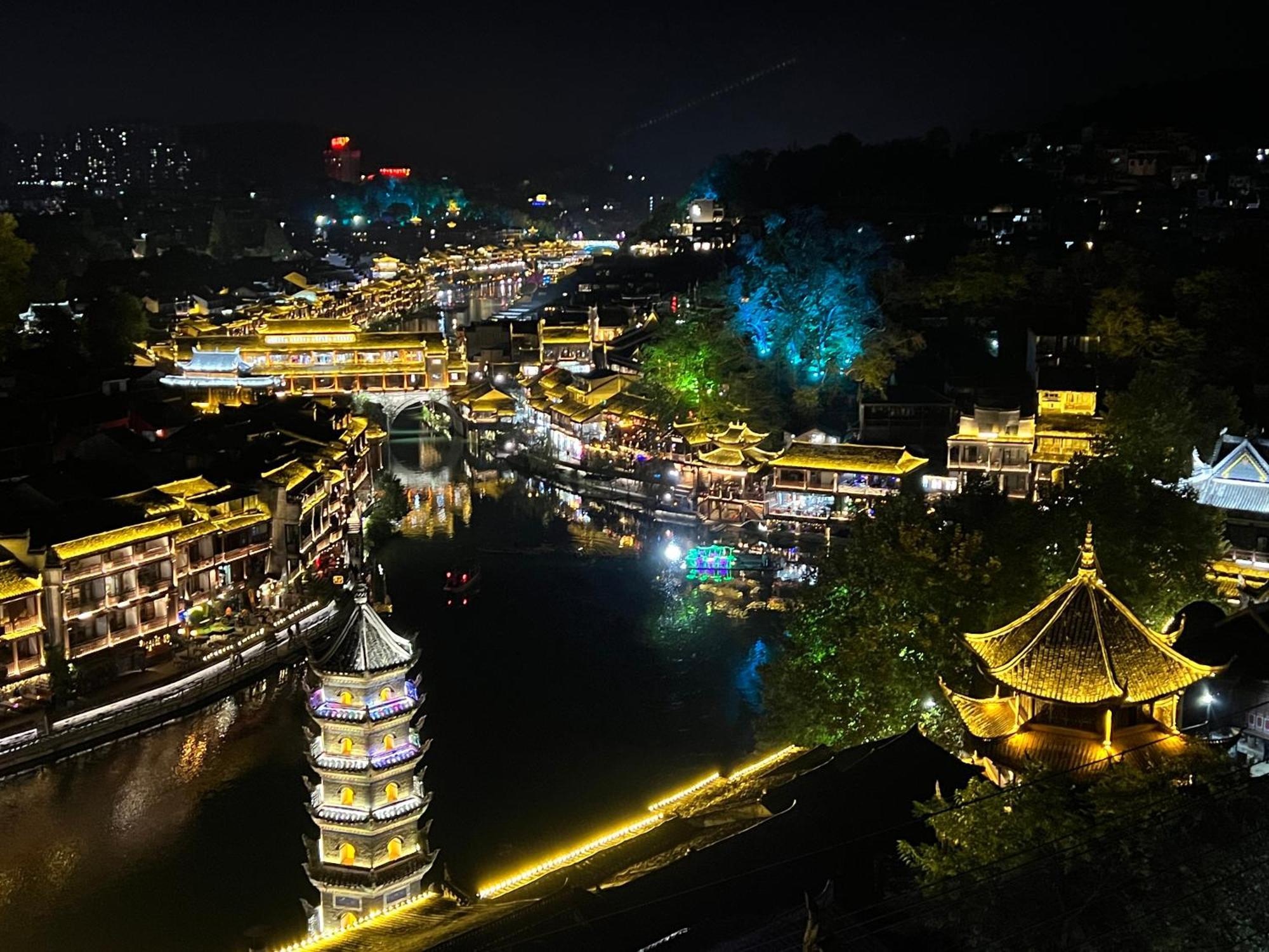 Phoenix Best River View B&B Fenghuang Exteriör bild