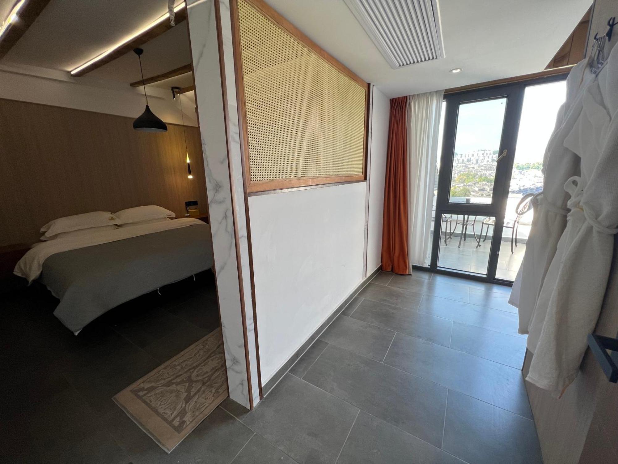 Phoenix Best River View B&B Fenghuang Exteriör bild